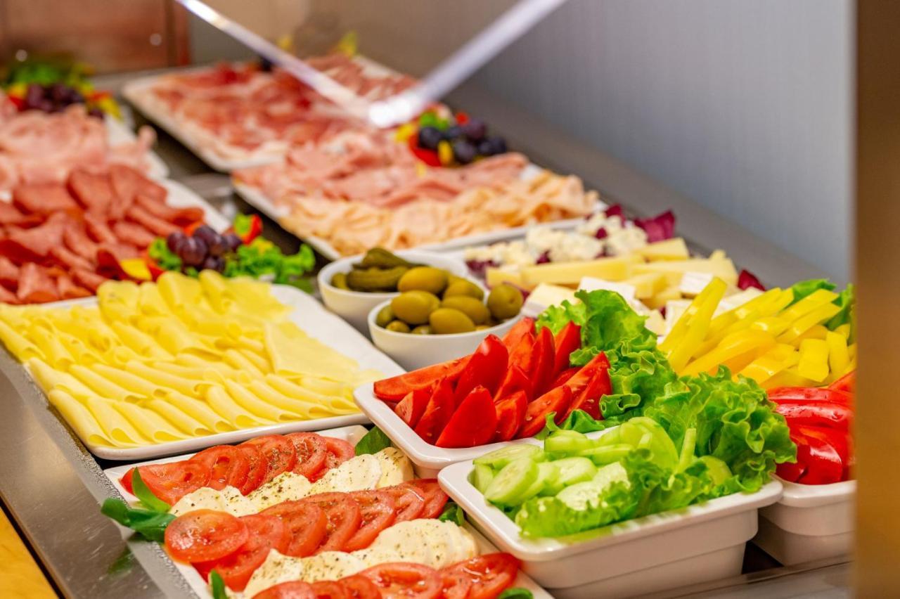 ביביונה Hotel Renania מראה חיצוני תמונה